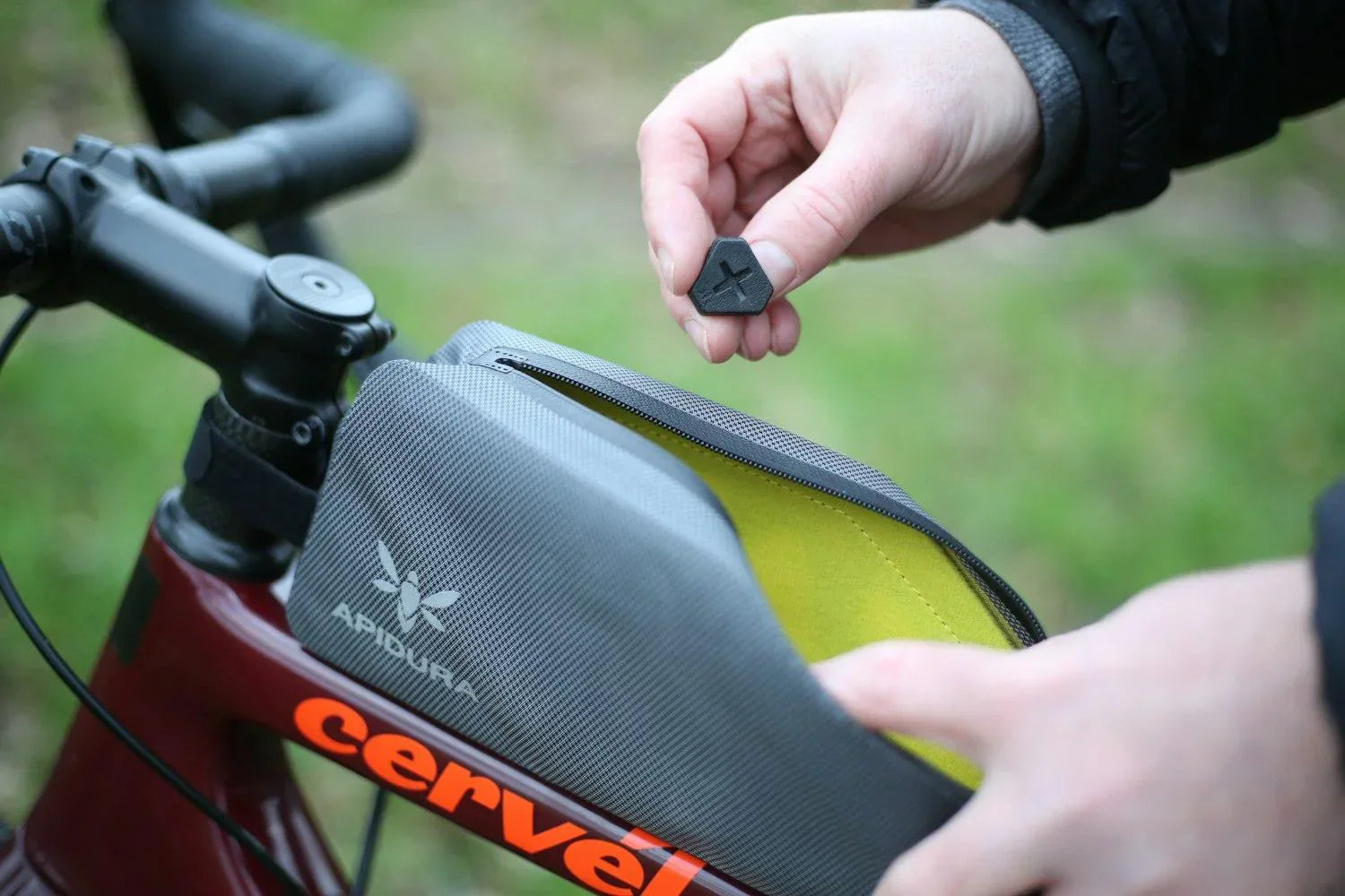 APIDURA - EXPEDITION BOLT ON TOP TUBE PACK 1L