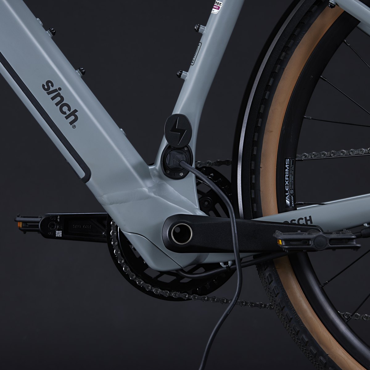 Sinch Rush 2027 – Matte Metro Grey – battery and charging detail 1