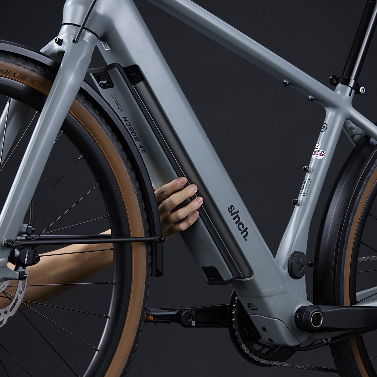 Sinch Rush 2027 – Matte Metro Grey – battery and charging detail 2