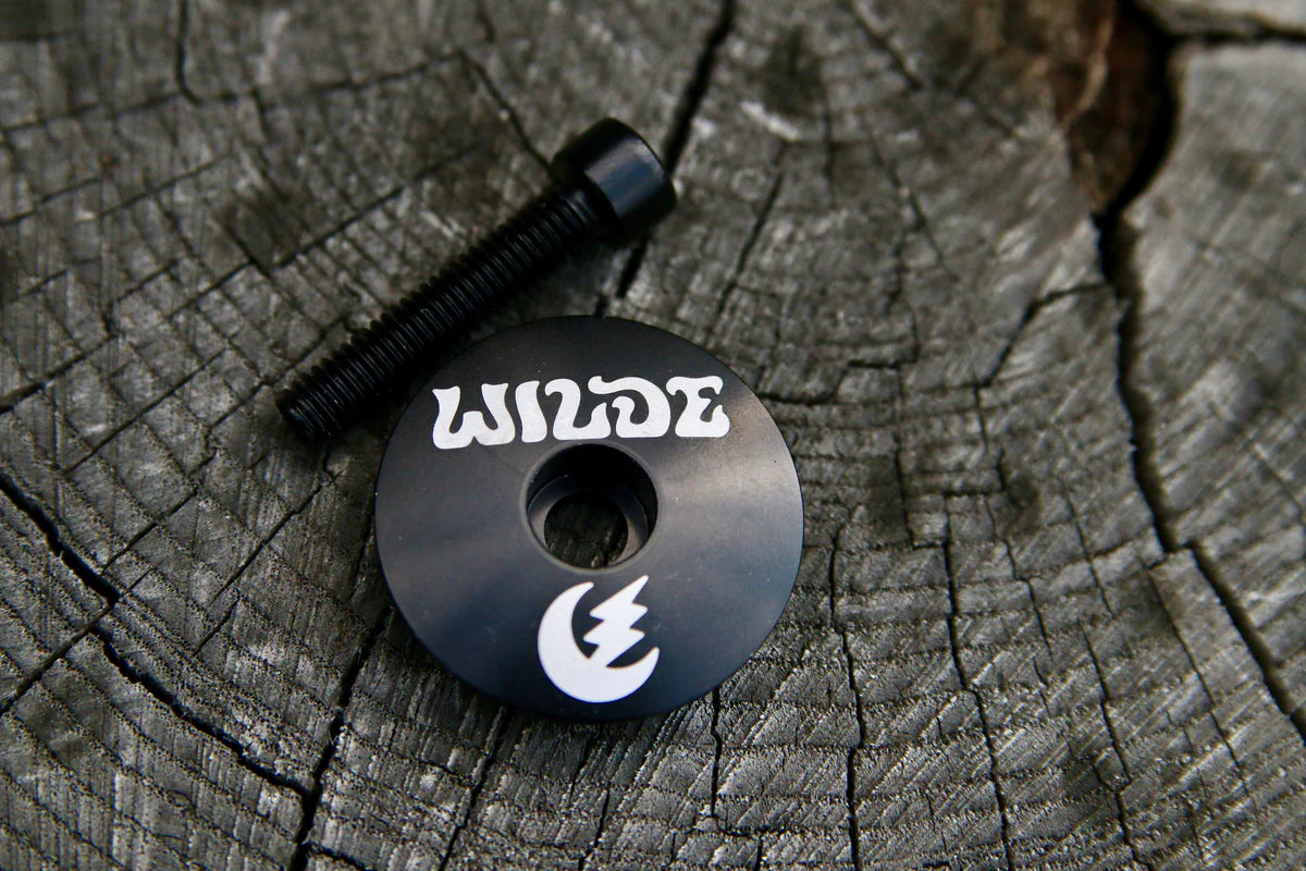Wolf Tooth Wilde Logo Top Cap Black