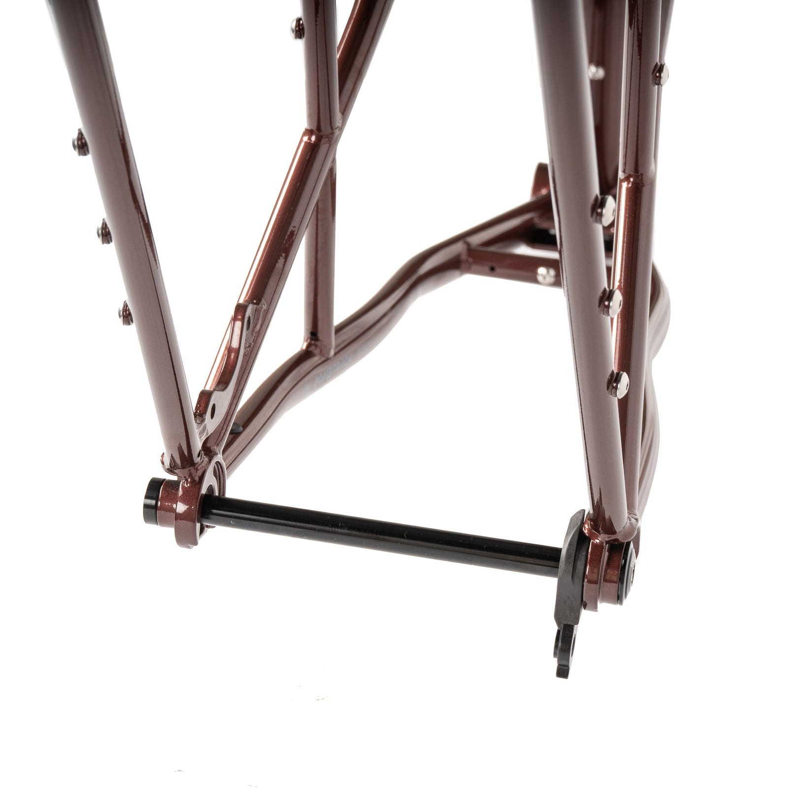 Bombtrack Beyond+ Midtail metallic burgundy frame, rear axle and rack mounting detail