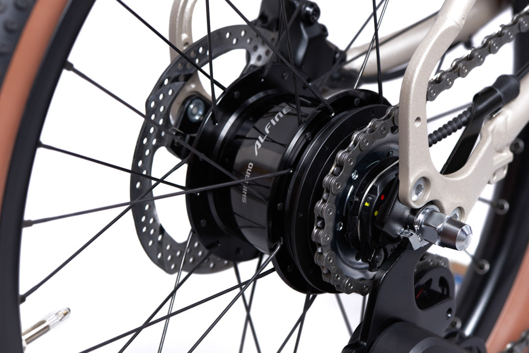 Brompton G Line Close-up of a bicycle hub with chain and gear system on a white background