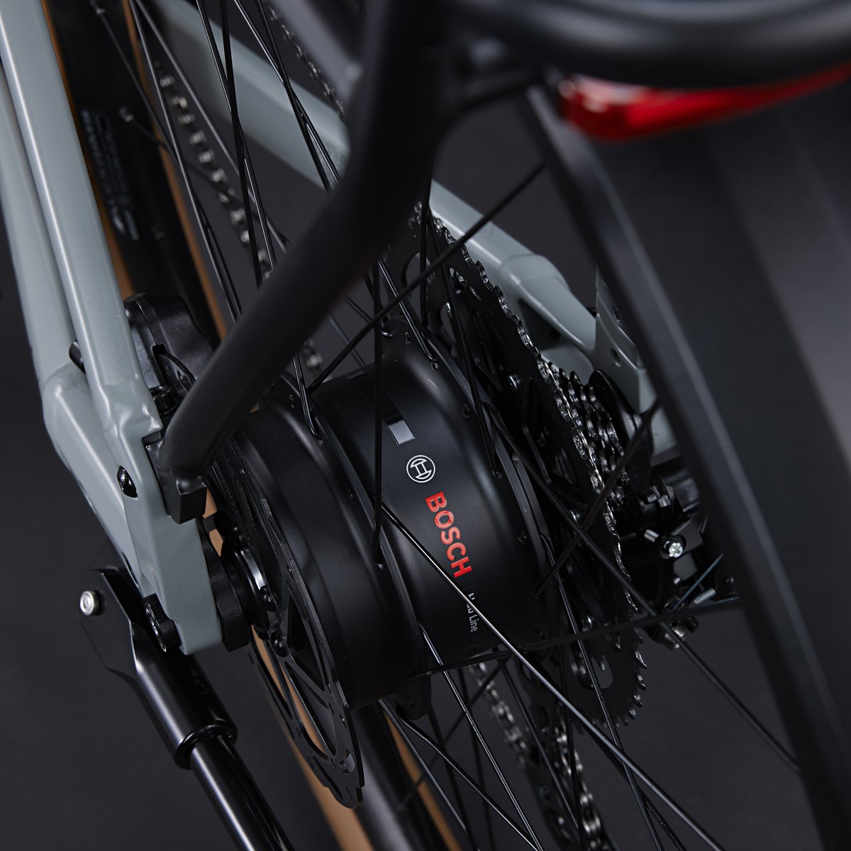 Sinch Rush 2027 – Matte Metro Grey – motor and drivetrain detail 2