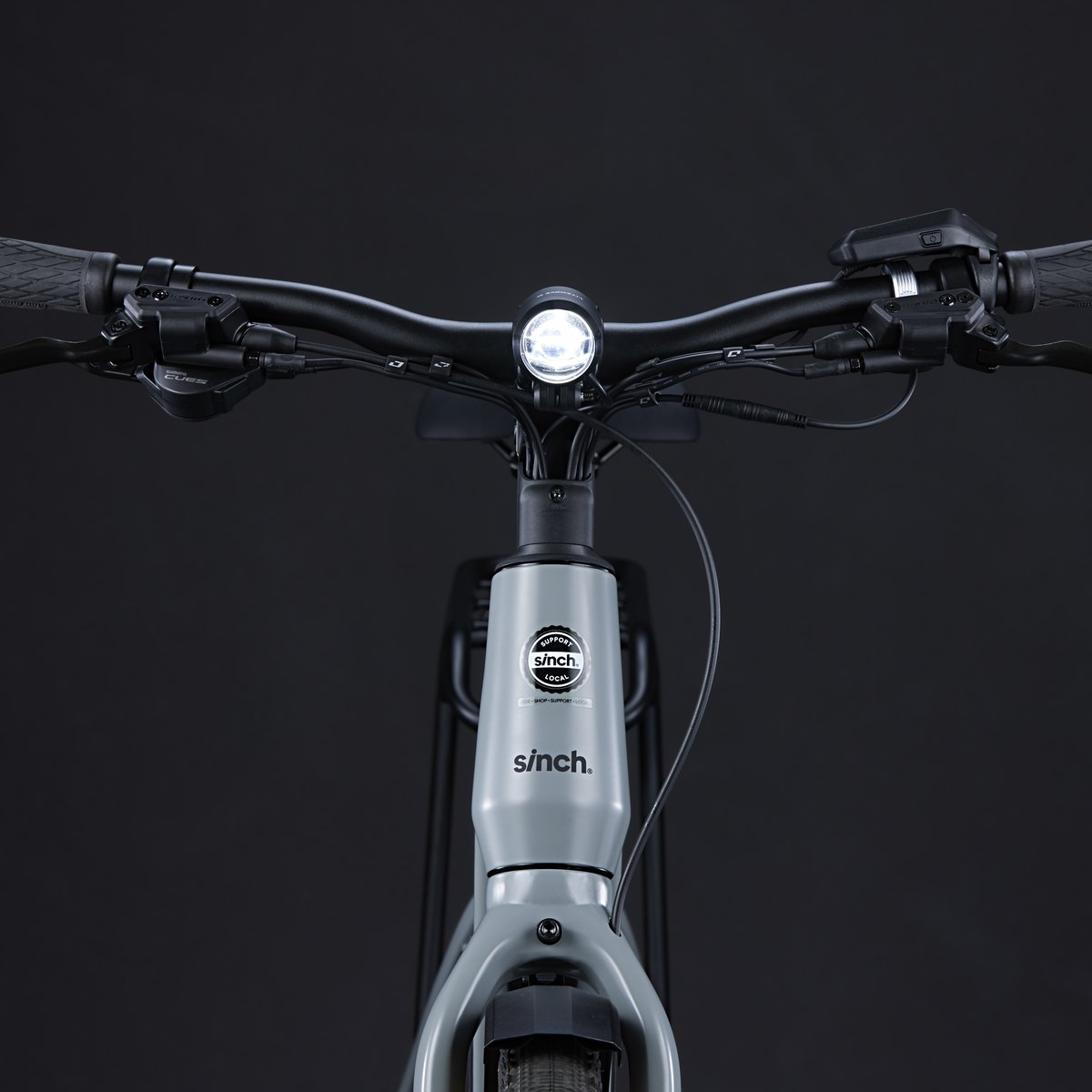 Sinch Rush 2027 – Matte Metro Grey – safety equipment detail 1