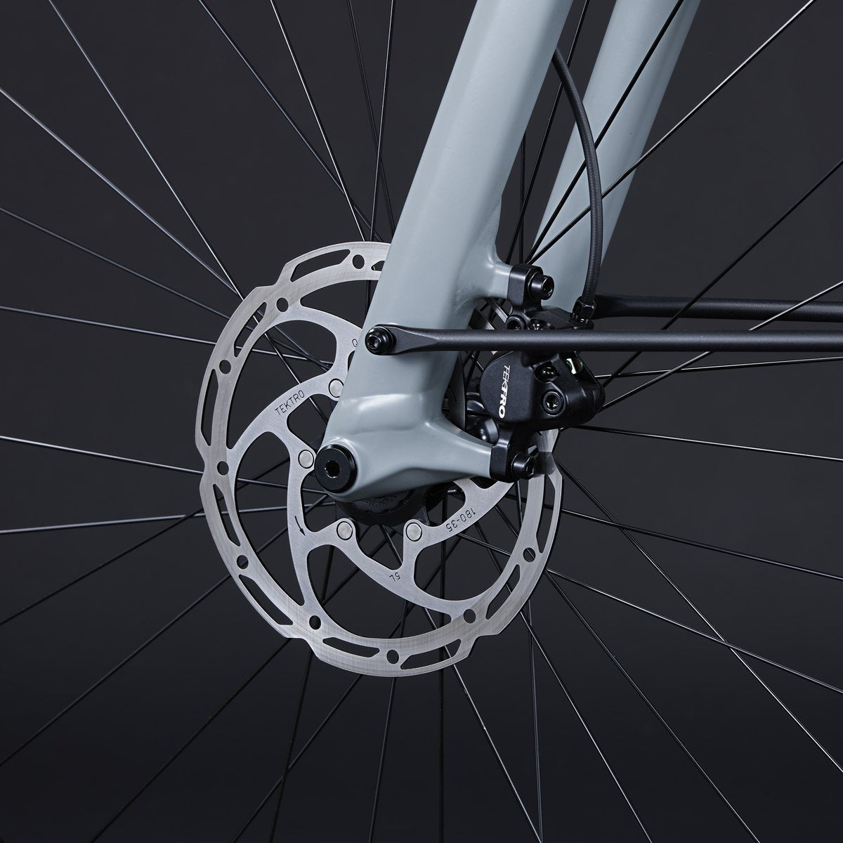 Sinch Rush 2027 – Matte Metro Grey – safety equipment detail 2