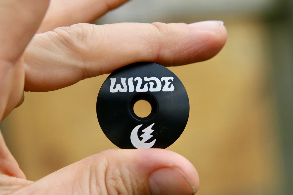 Wolf Tooth Wilde Logo Top Cap Black